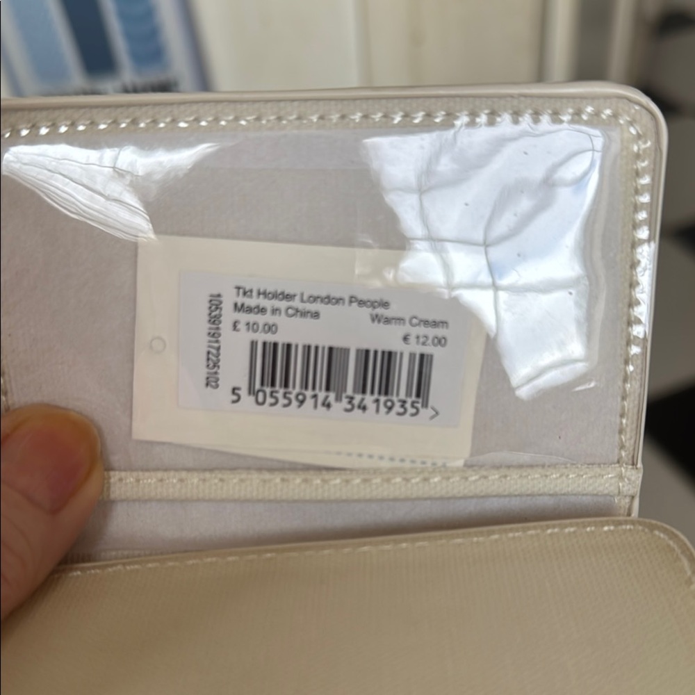 Cath Kidston Red and Cream credit card holder - Picture 4 of 4
